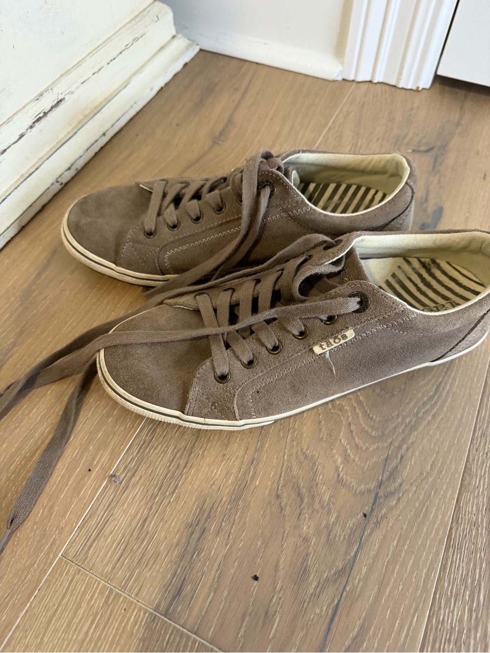 Taos Footwear Brown Suede Womens Lace Up Sneakers